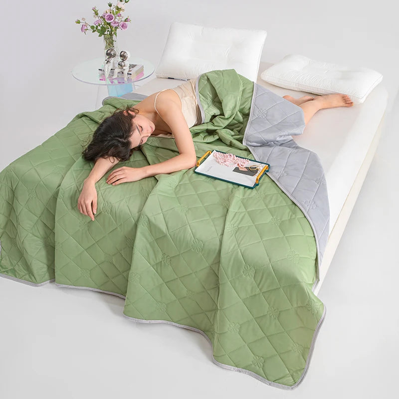 Luxury Cooling Blanket - Lightweight Breathable Comforter for Hot Sleepers, King and Queen Size