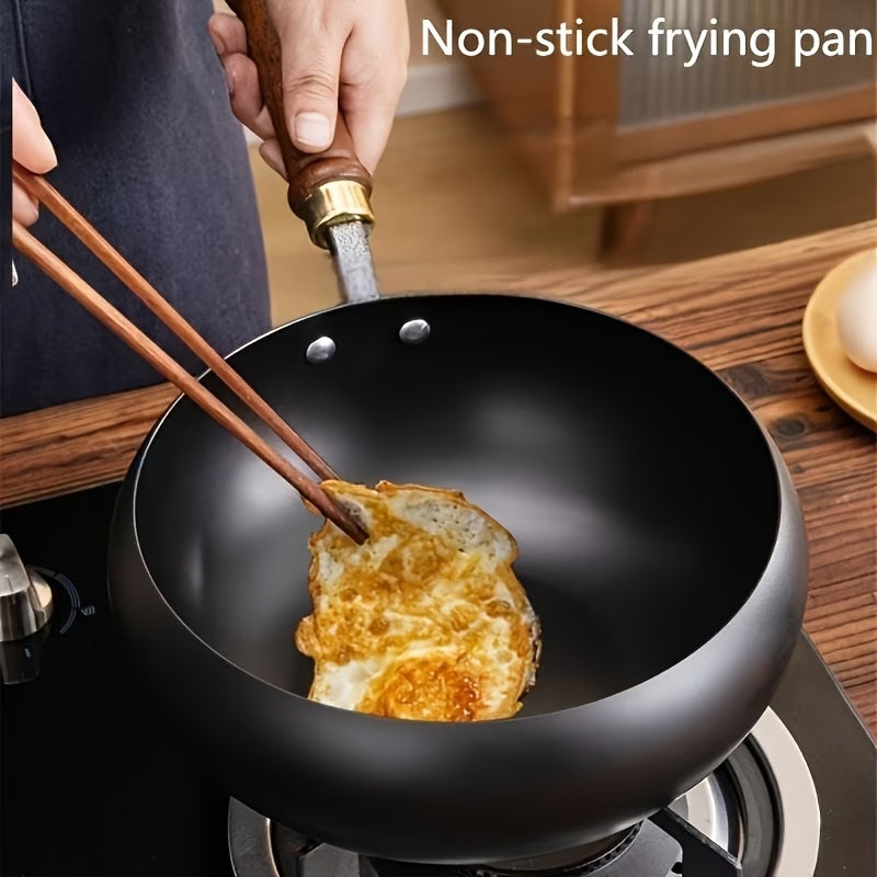 Hand-Forged Iron Wok – Uncoated Traditional Wok with Wood Lid for Gas & Induction