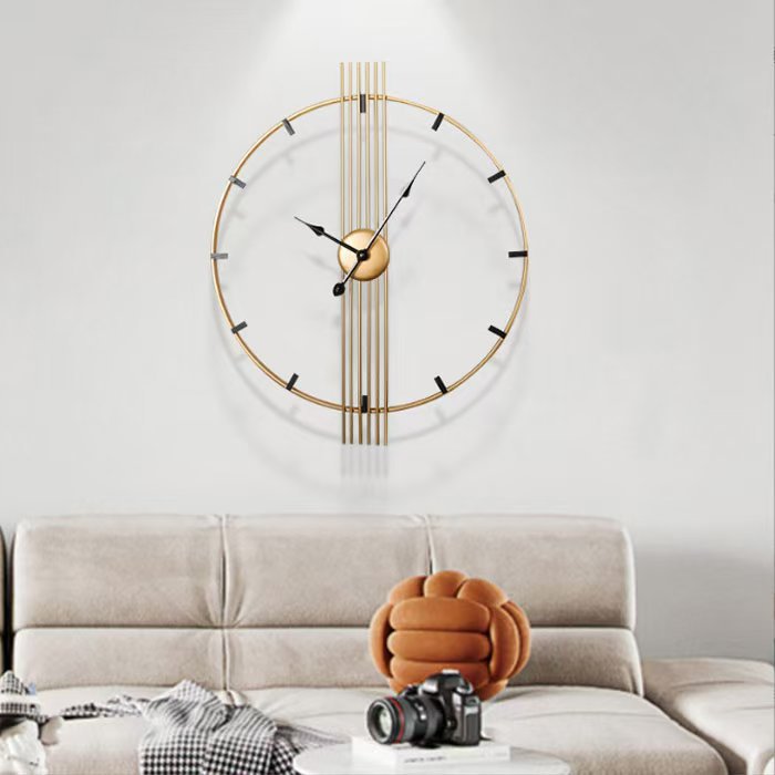 Large Retro Wall Clock – 60cm Iron Art Decorative Analogue Clock in Gold