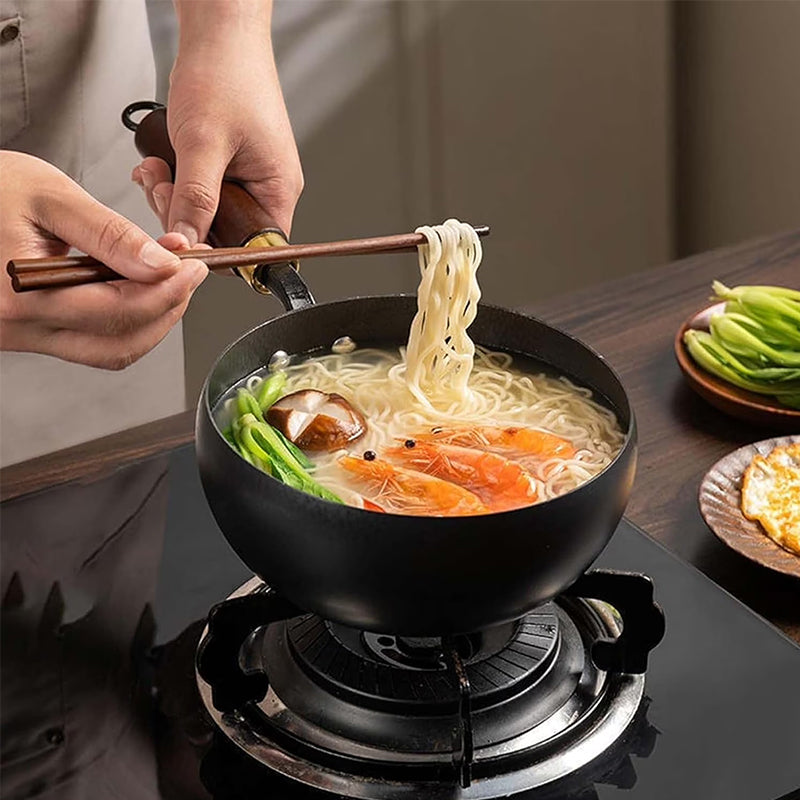 Hand-Forged Iron Wok – Uncoated Traditional Wok with Wood Lid for Gas & Induction